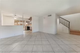 Photo #3: 2595030 Listing