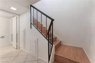 Photo #5: 2595030 Listing