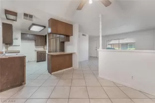 Photo #6: 2595030 Listing