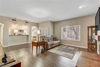 Photo #3: 2595112 Listing