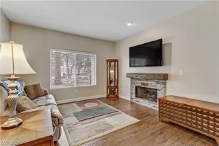 Photo #5: 2595112 Listing