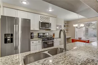 Photo #6: 2595112 Listing