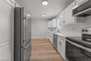 Photo #3: 2595126 Listing