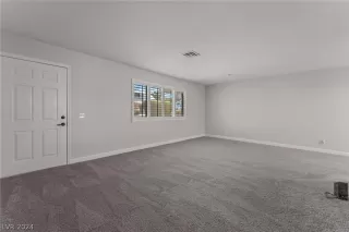 Photo #6: 2595126 Listing