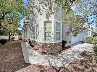 Photo #2: 2595154 Listing