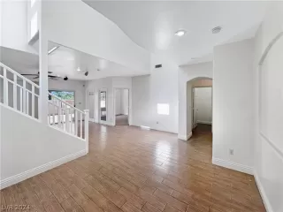 Photo #5: 2595154 Listing