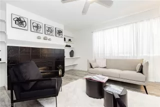 Photo #4: 2595157 Listing