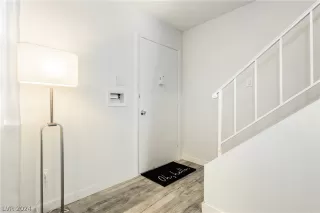 Photo #5: 2595157 Listing