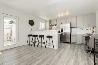 Photo #6: 2595157 Listing