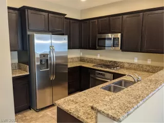 Photo #4: 2595168 Listing