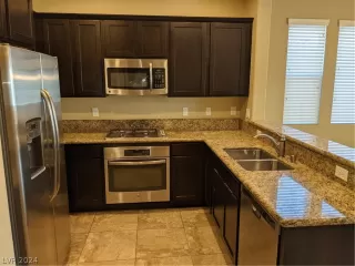 Photo #5: 2595168 Listing