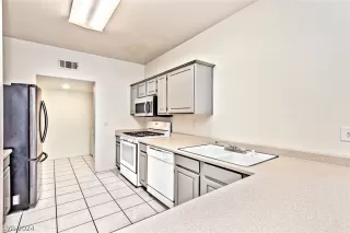 Photo #5: 2595210 Listing 