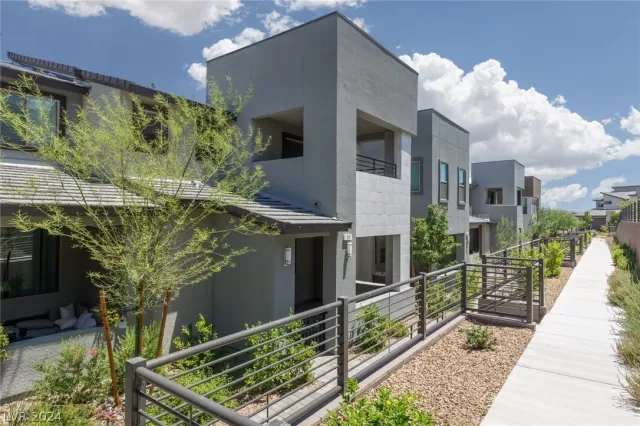 MLS: 2595218 Condo For Sale
