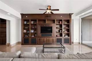 Photo #3: 2595239 Listing