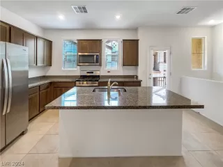 Photo #5: 2595270 Listing