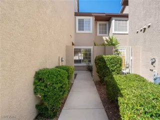 Photo #3: 2595285 Listing