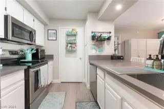 Photo #5: 2595310 Listing