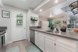 Photo #6: 2595310 Listing