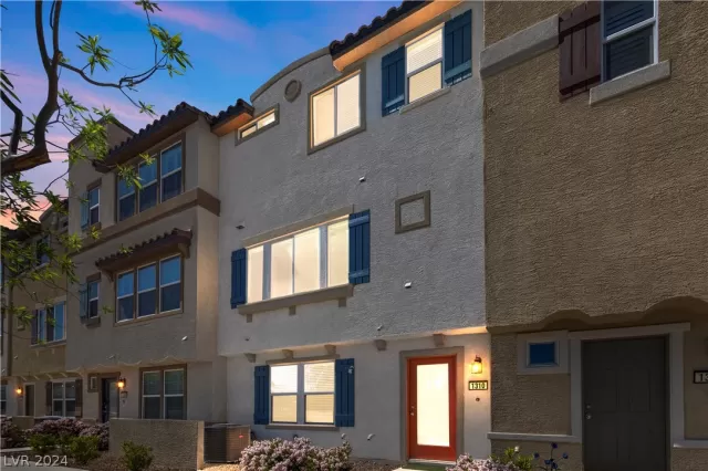 MLS: 2595334 Condo For Sale