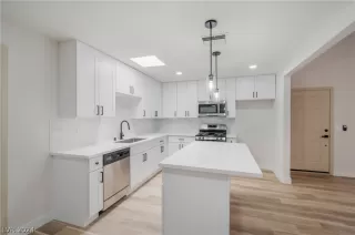 Photo #2: 2595338 Listing