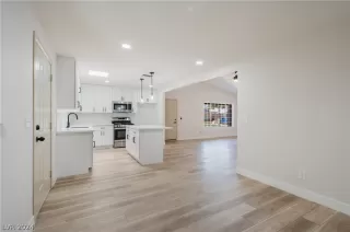 Photo #4: 2595338 Listing