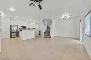 Photo #4: 2595362 Listing