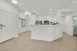 Photo #5: 2595362 Listing