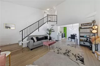 Photo #2: 2595446 Listing