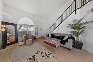 Photo #3: 2595446 Listing