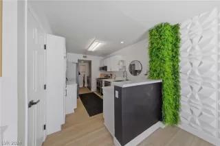 Photo #5: 2595446 Listing