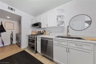 Photo #6: 2595446 Listing