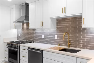 Photo #1: 2595518 Listing