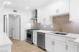 Photo #6: 2595518 Listing