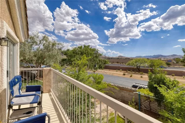 MLS: 2595551 Condo For Sale