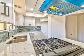 Photo #3: 2595570 Listing