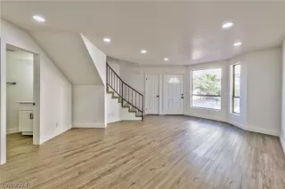 Photo #4: 2595570 Listing