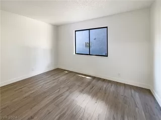 Photo #4: 2595627 Listing