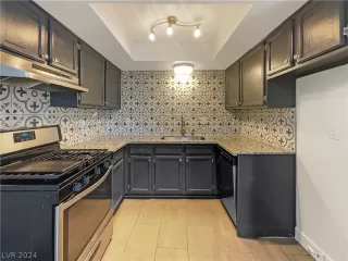 Photo #5: 2595627 Listing