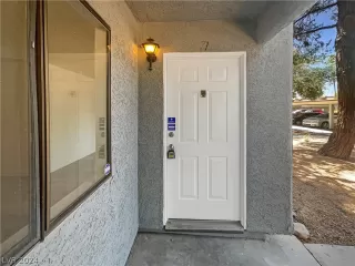 Photo #6: 2595627 Listing