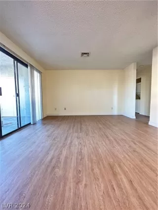 Photo #1: 2595693 Listing