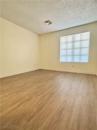 Photo #4: 2595693 Listing