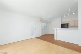 Photo #4: 2595751 Listing 