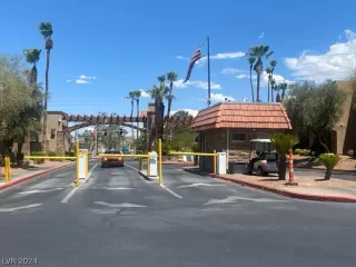 Photo #1: 2595784 Listing