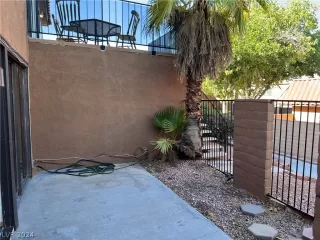 Photo #1: 2595844 Listing