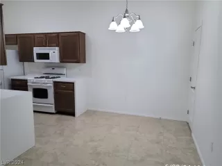 Photo #3: 2595887 Listing 