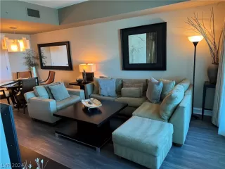 Photo #5: 2595929 Listing 