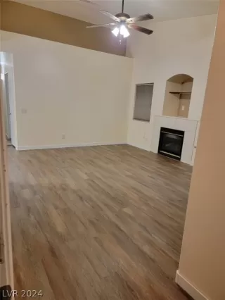 Photo #2: 2595938 Listing