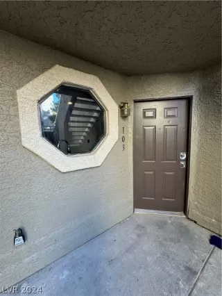 Photo #2: 2595943 Listing