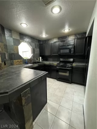 Photo #3: 2595943 Listing