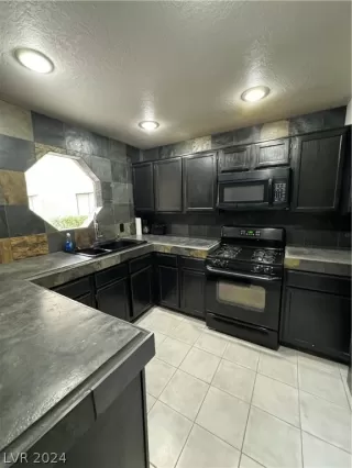 Photo #4: 2595943 Listing